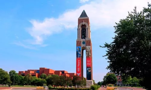 鲍尔州立大学