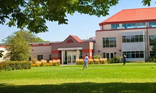 卡迪纳尔斯特里奇大学