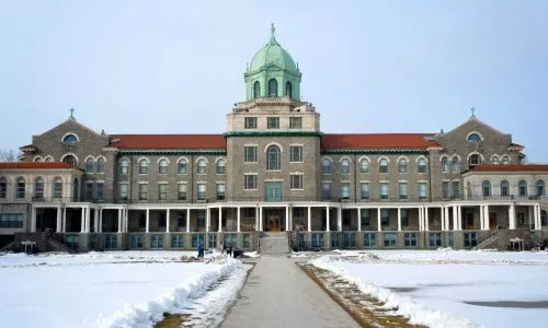 伊曼卡拉塔大学