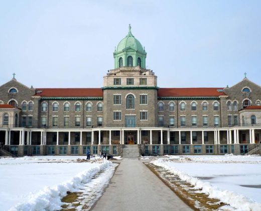 伊曼卡拉塔大学