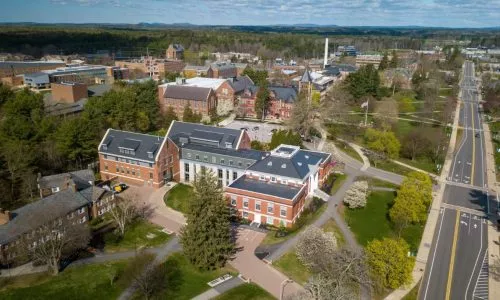 新罕布什尔大学